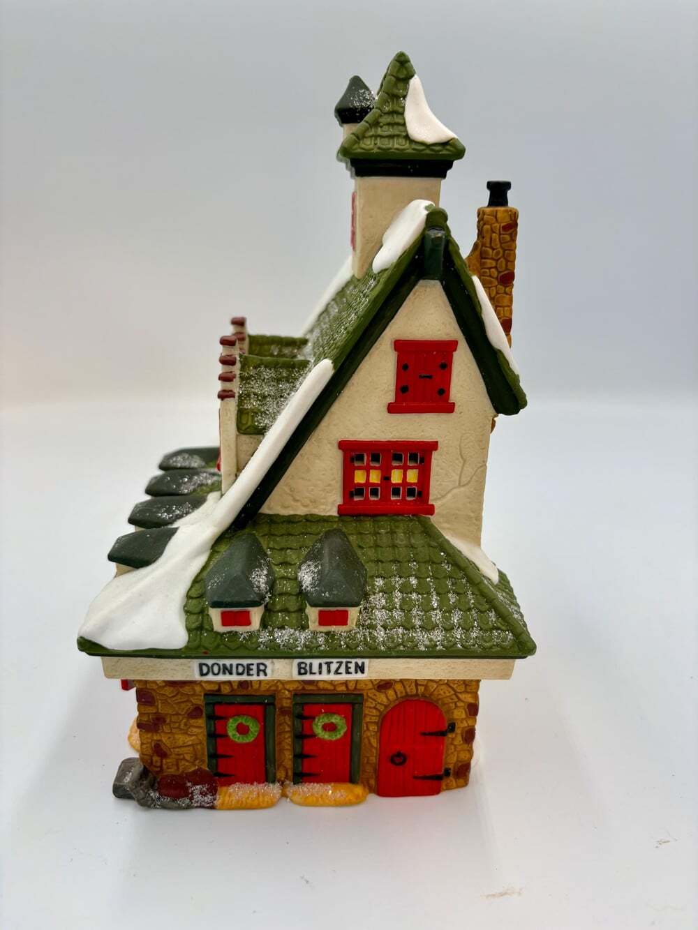 Department 56 North Pole Series "Reindeer Barn" #5601-4 — Retired Christmas Vill